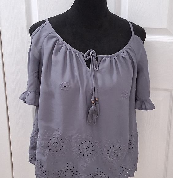 Knox Rose Cold Shoulder With Floral Eyelets & Scalloped Hemline  Size S - Picture 1 of 8